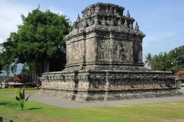 Mendut Temple, a Magnificent and Exotic Temple in Malang
